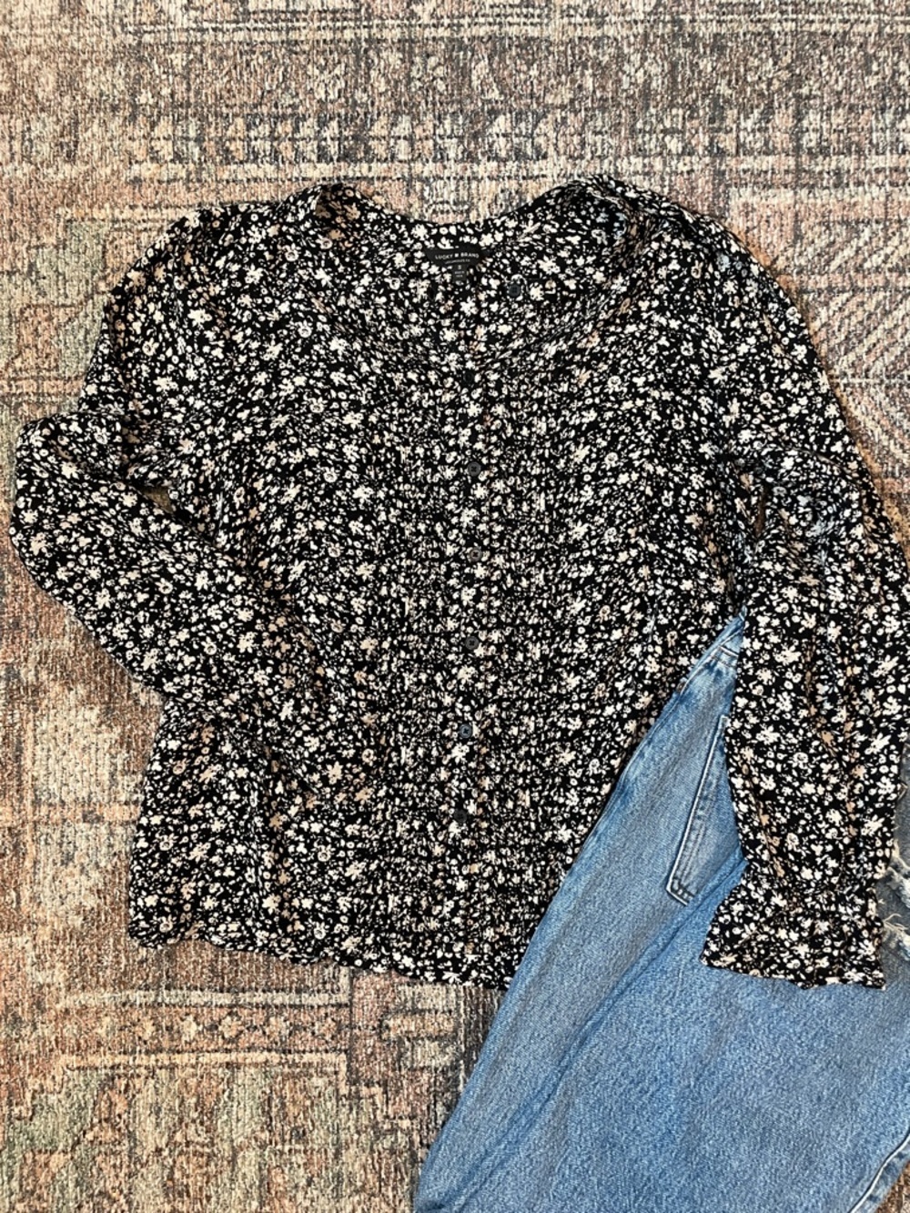 Lucky Brand Ditsy Floral Blouse Small Black White Boho Button Front Lightweight